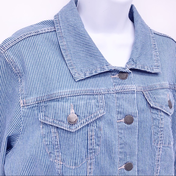 Max Jeans Blue and White Pinstriped Jean Jacket - Picture 4 of 8